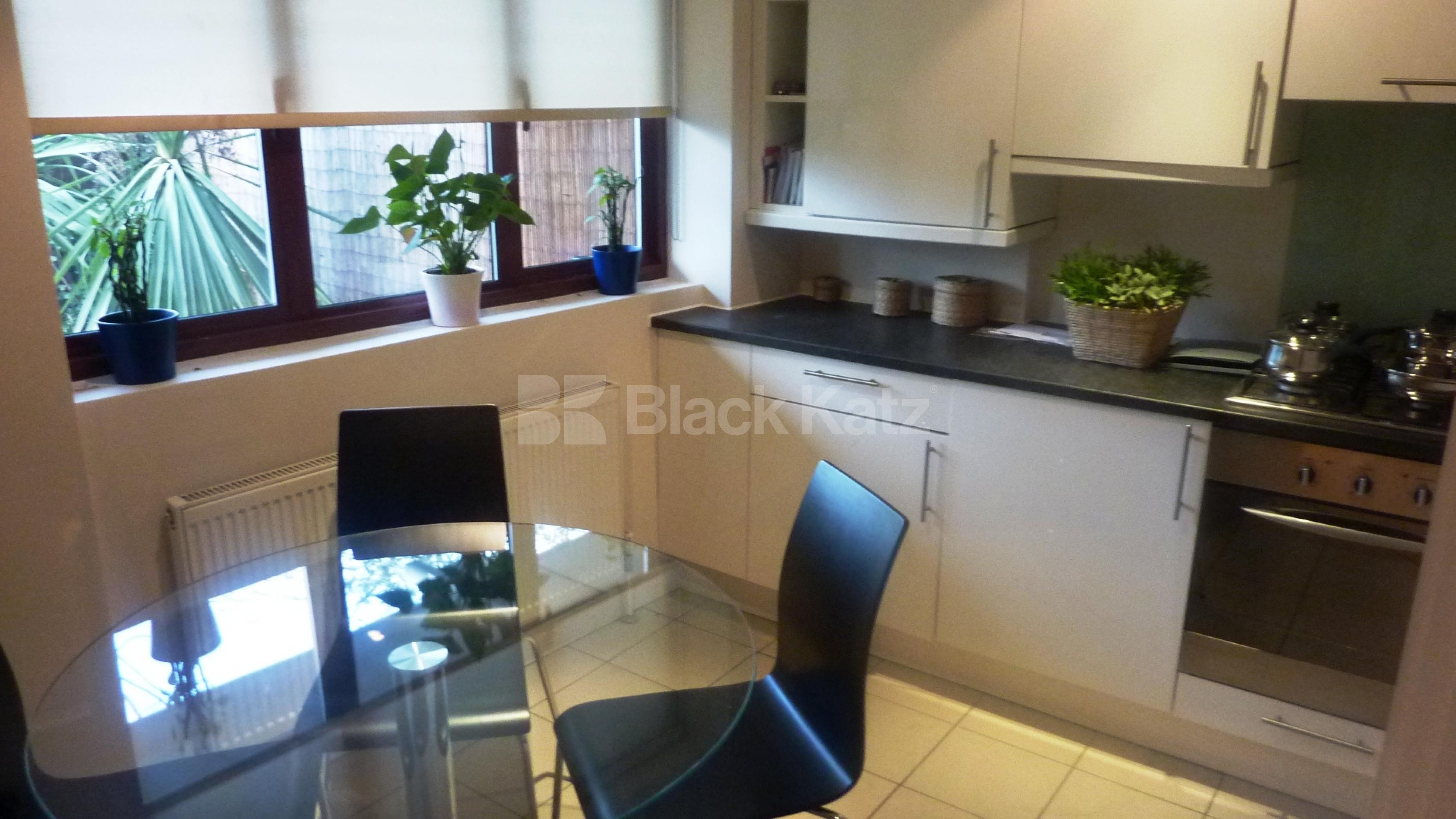 			NEW INSTRUCTION, 3 Bedroom, 1 bath, 1 reception Flat			 Barnsbury Grove, ISLINGTON/BARNSBURY N7